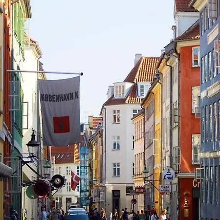 Prime Location - Near Nyhavn & Tivoli Gardens Apartman