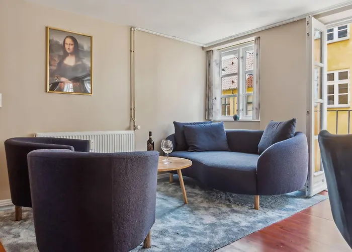 Prime Location - Near Nyhavn & Tivoli Gardens